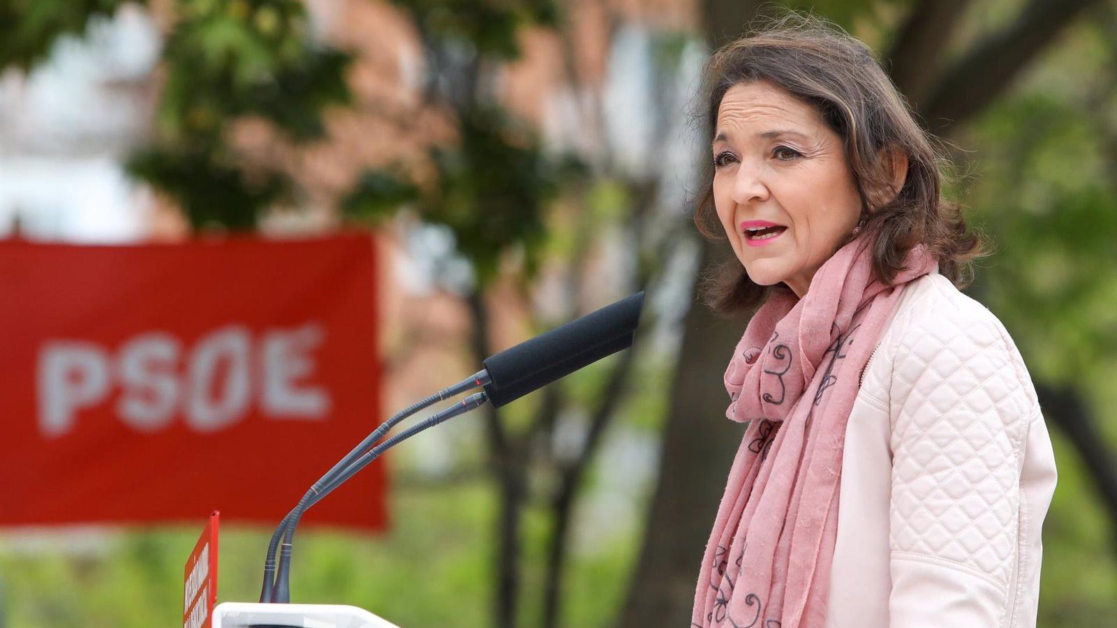 Reyes Maroto recibe un sobre con una navaja y se investiga si está manchada de sangre o pintura