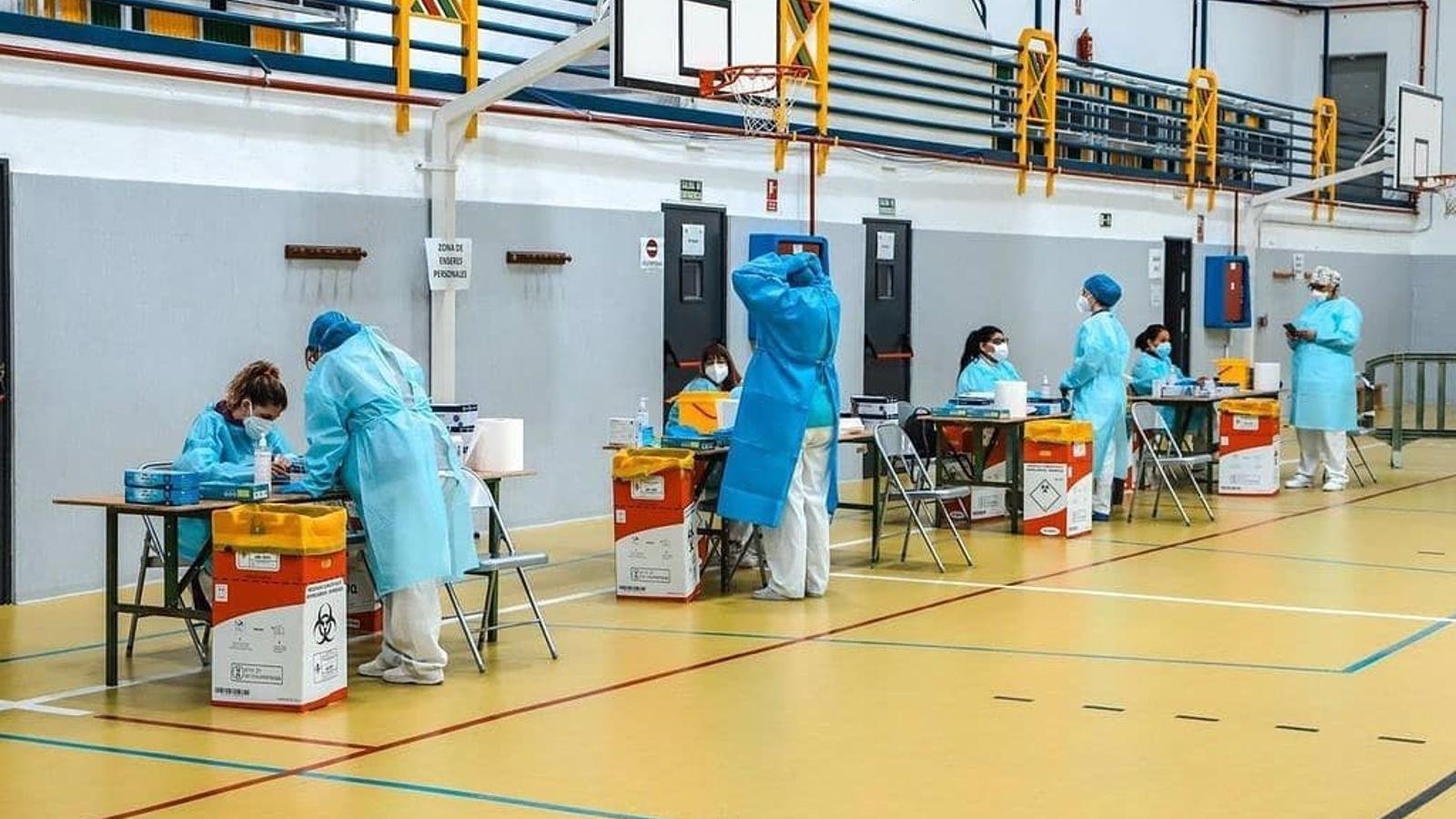 Madrid anuncia el cierre perimetral de cinco zonas nuevas y lo levanta en seis