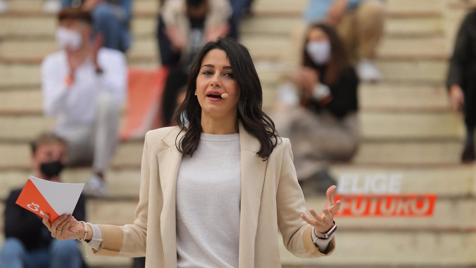 Arrimadas exige a Iglesias que condene la agresión de dos miembros de Podemos a policías en el mitin de Vox