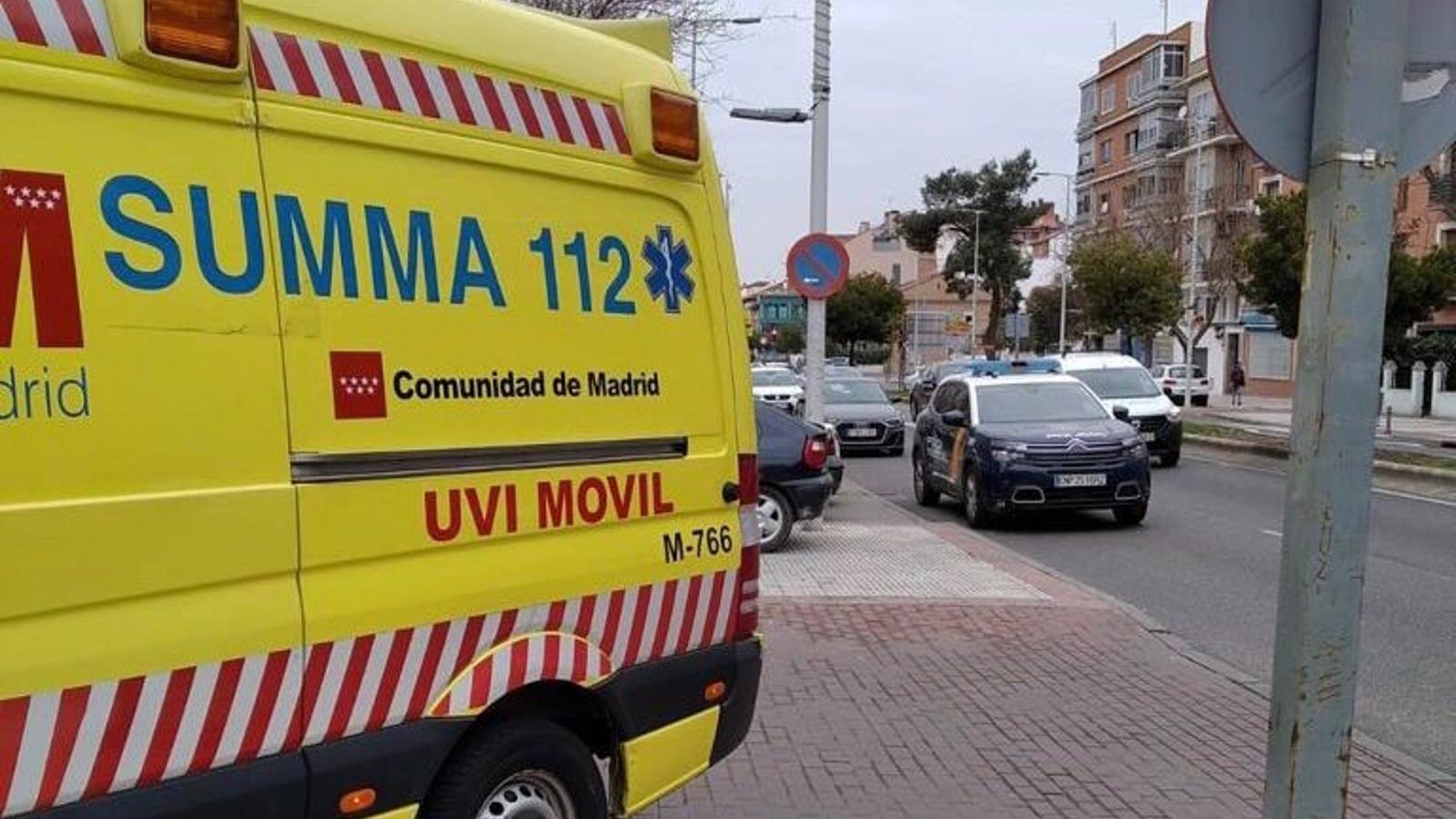 Herido un obrero al golpearle una estructura y caer de un camión en una construcción en Rivas