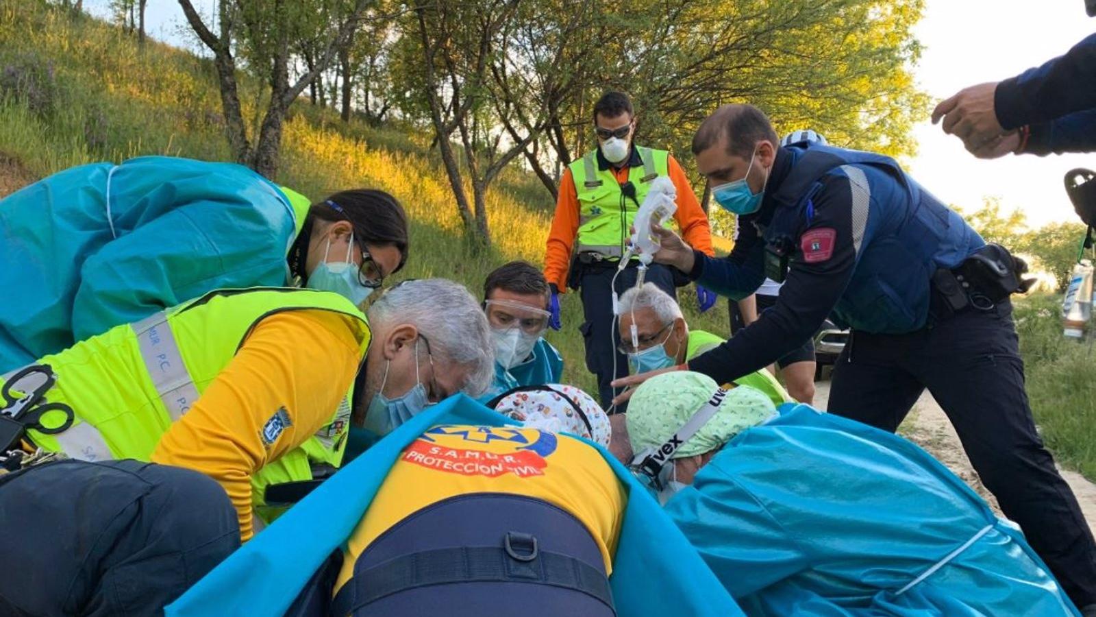 Un ciclista de 27 años "potencialmente grave" tras un accidente en un camino de tierra