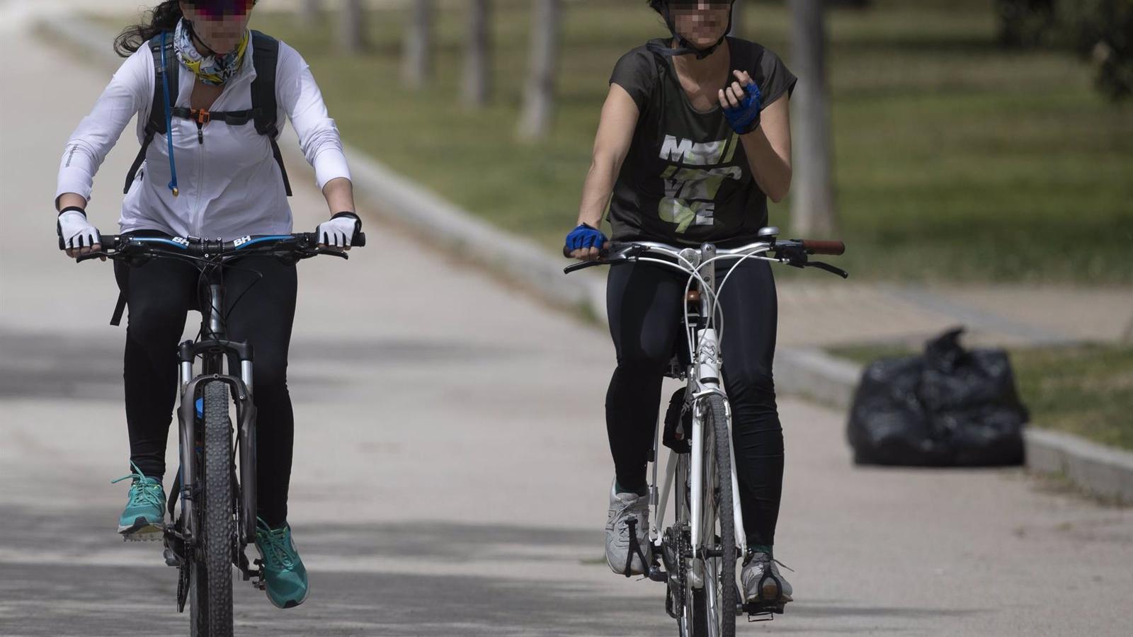 Los menores de 18 años deberán llevar casco para conducir bicicletas o patinetes en Madrid
