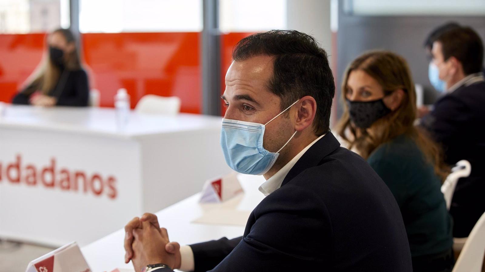 Aguado deja la política y Villacís le relevará al frente del partido en la región