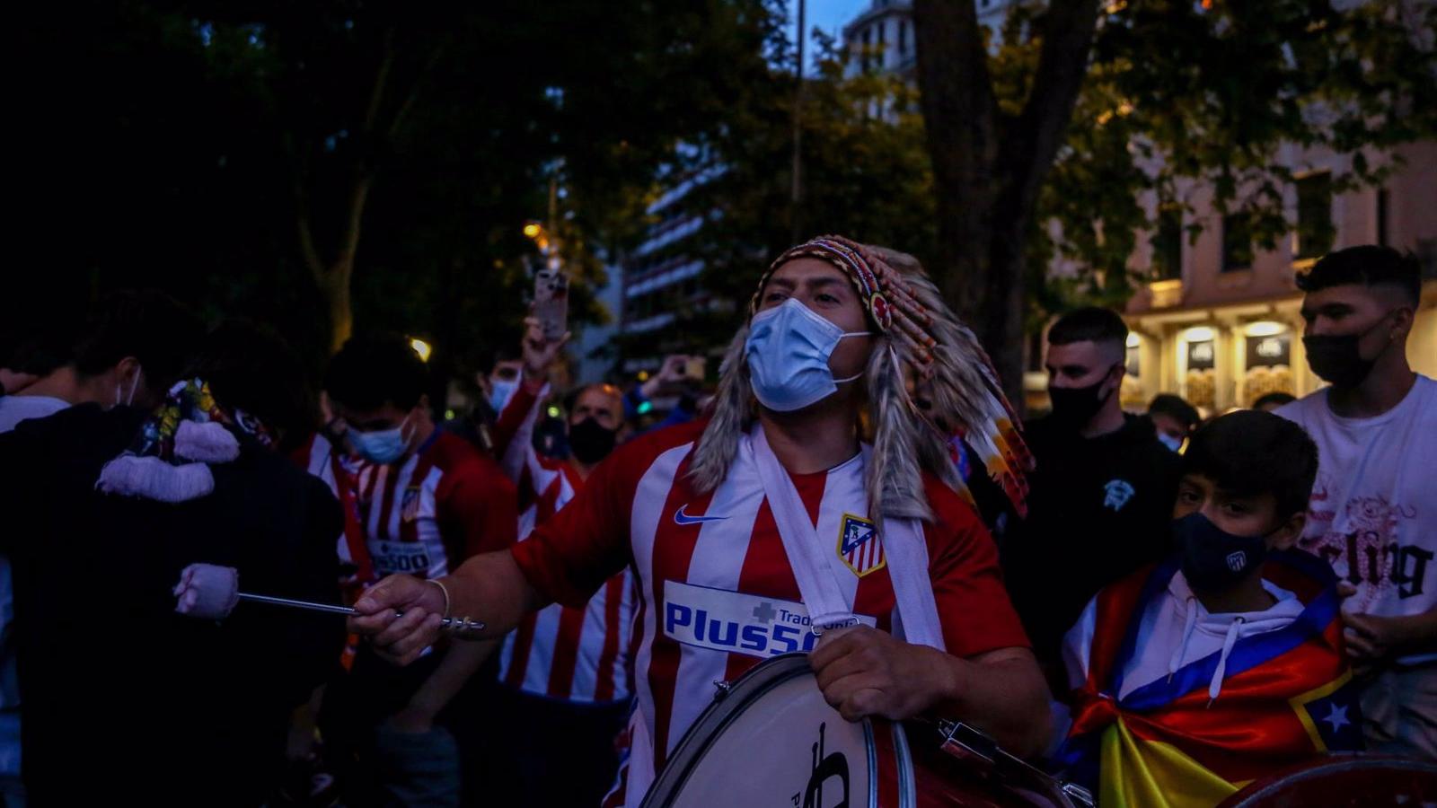 Más de 2.500 hinchas del Atlético se reunieron en Neptuno para celebrar la victoria de Liga Más de 2.500 hinchas del Atlético se reunieron en Neptuno para celebrar la victoria de Liga