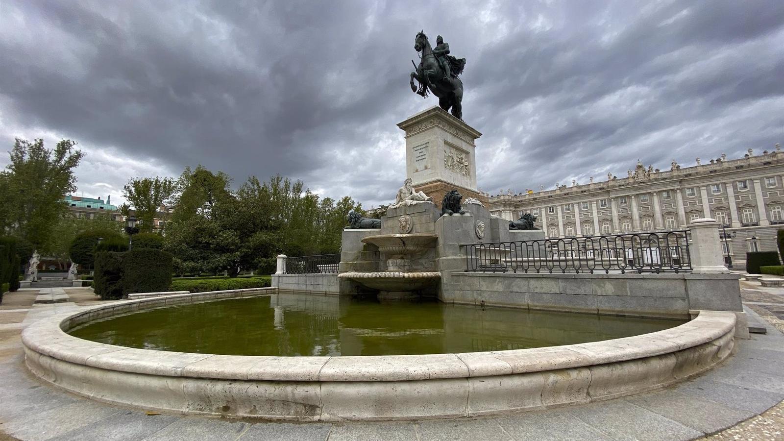 El Ayuntamiento de Madrid estudia dedicar una escultura a la Legión Española en la plaza de Oriente
