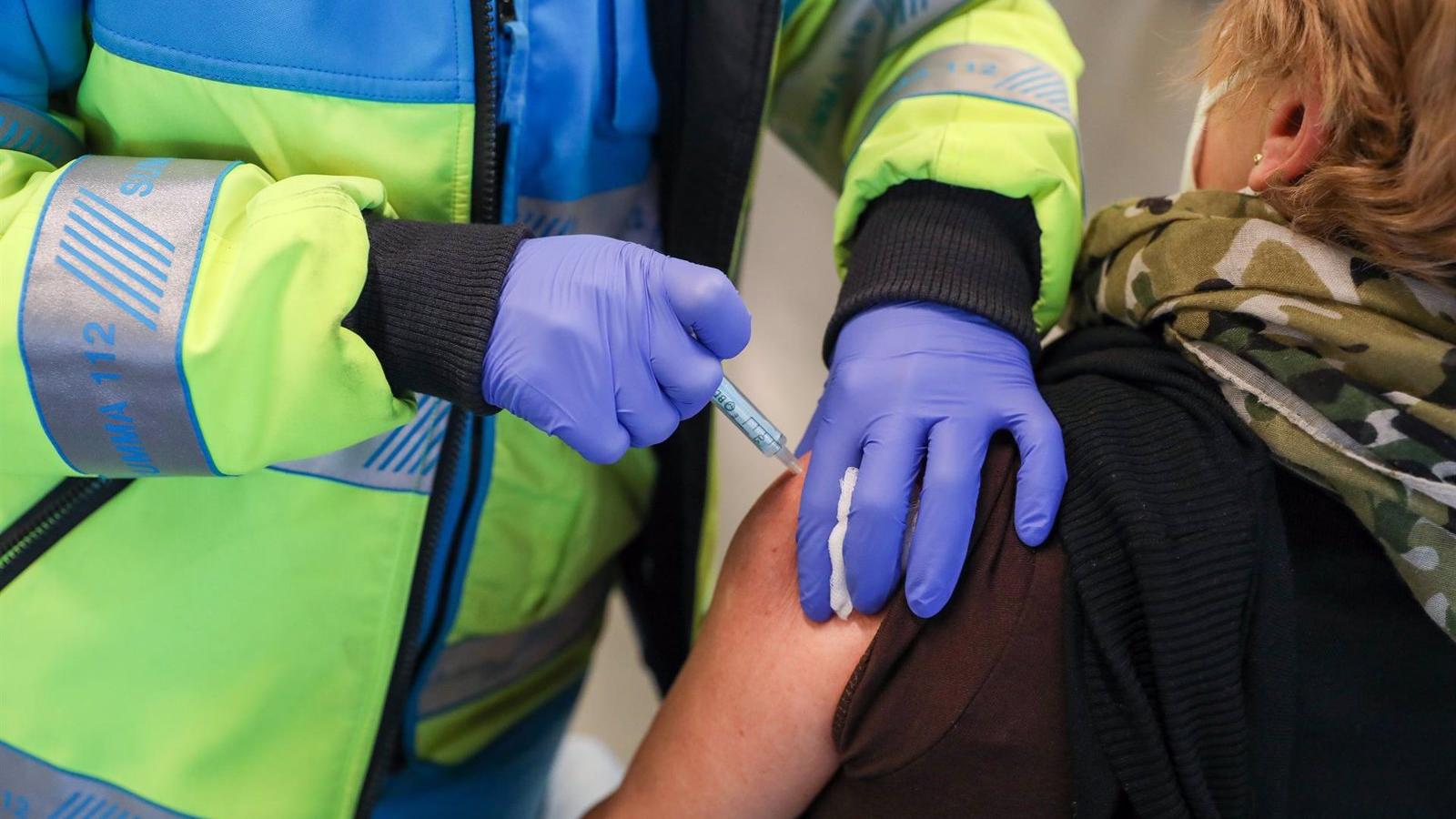 El 43% de la población diana de la región ya está vacunada con una dosis y el 21,6% con la pauta completa