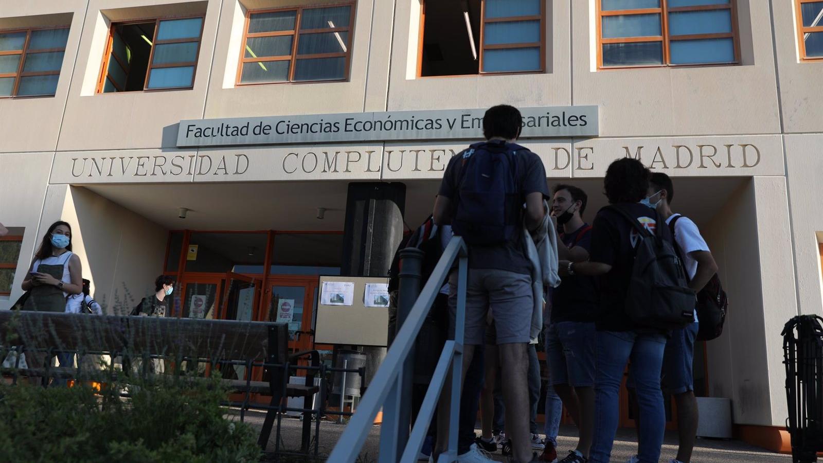 Las tasas universitarias bajarán un 20% en grados y un 30% en másteres el curso 2022/23