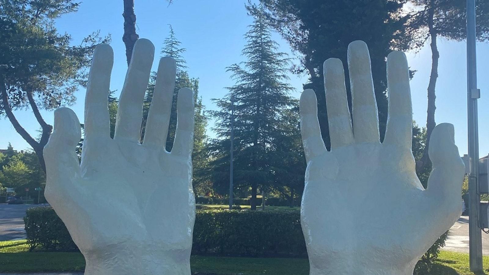 Las 'Manos' de Zurab Tsereteli estarán instaladas en la Avenida de Europa durante el verano