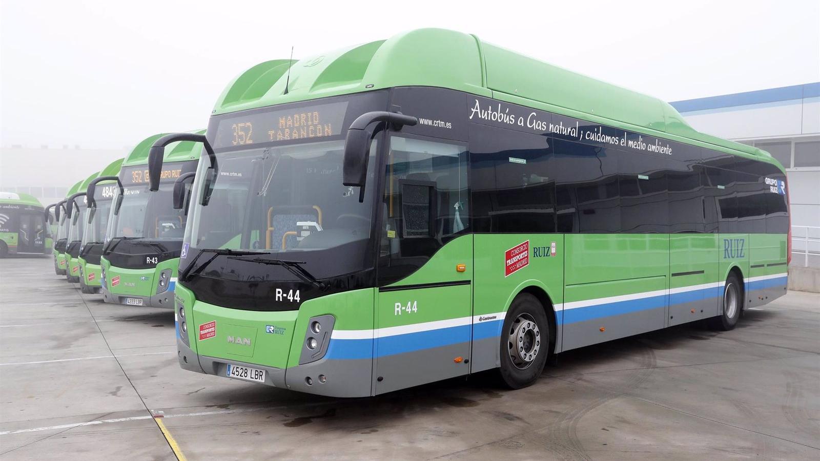 Varias líneas de autobús que prestan servicio a Móstoles y Navalcarnero mejorarán su servicio desde este lunes