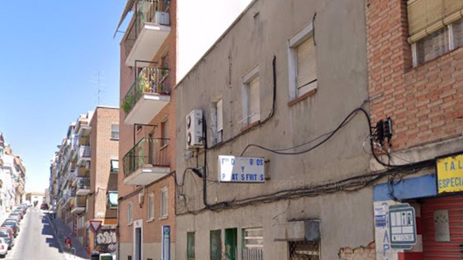 Los GEO arrestan a un hombre que disparó a su hermano y luego se atrincheró en un local okupado en Latina