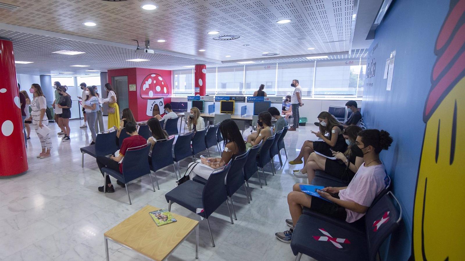 Un total de 12.799 jóvenes que estudiarán en el extranjero han pedido cita para vacunarse