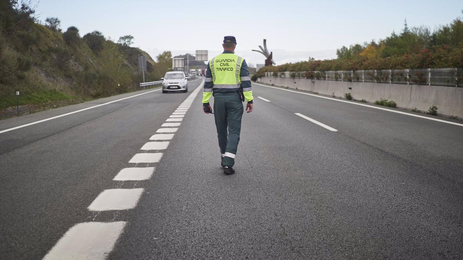 La Fiscalía denuncia a dos sociedades por la "absoluta" falta de mantenimiento en el cerramiento de la A-1