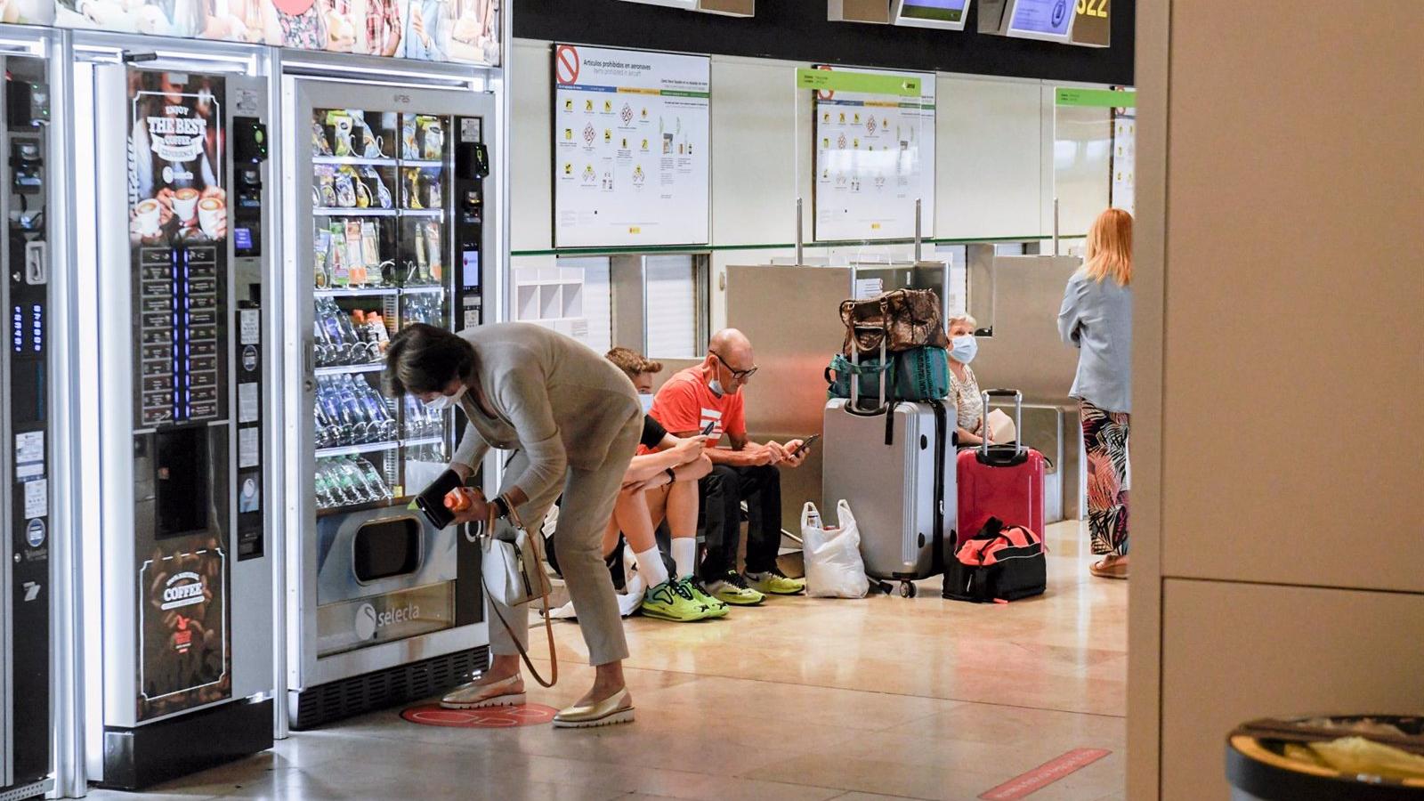 La Comunidad espera que en otoño se inicie "el camino de la recuperación" del turismo