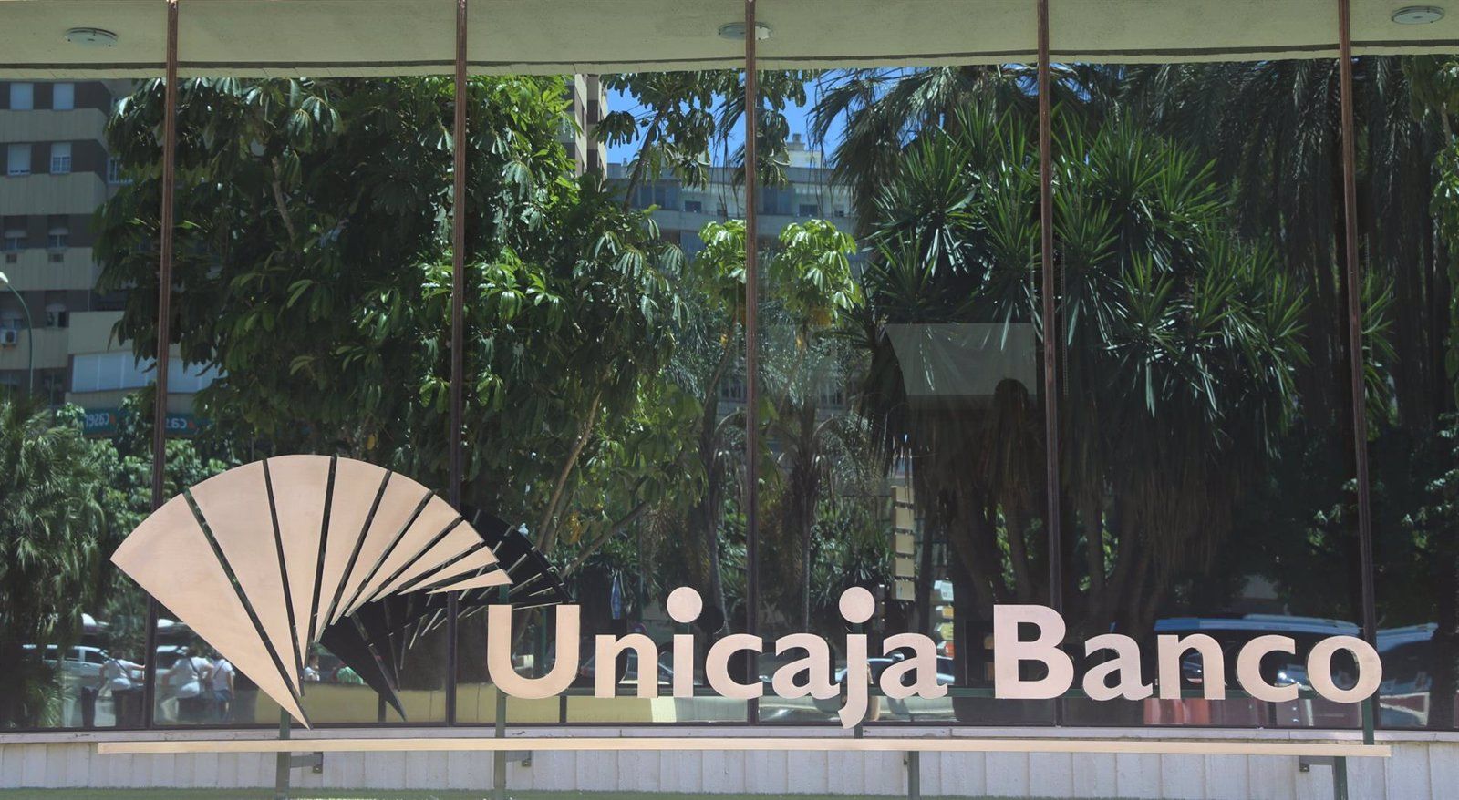 El Gobierno autoriza la fusión entre Unicaja y Liberbank