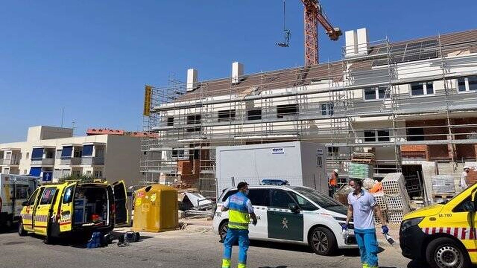 Muere un obrero de 49 años al caerle encima un palé tras desprenderse de una grúa en Algete