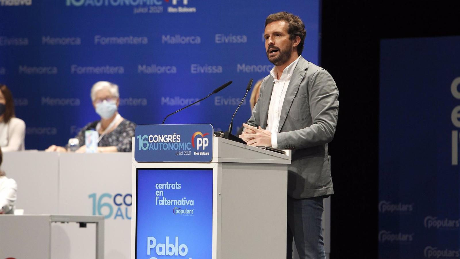 Casado califica de "bochornosa" la gira de Sánchez por EEUU