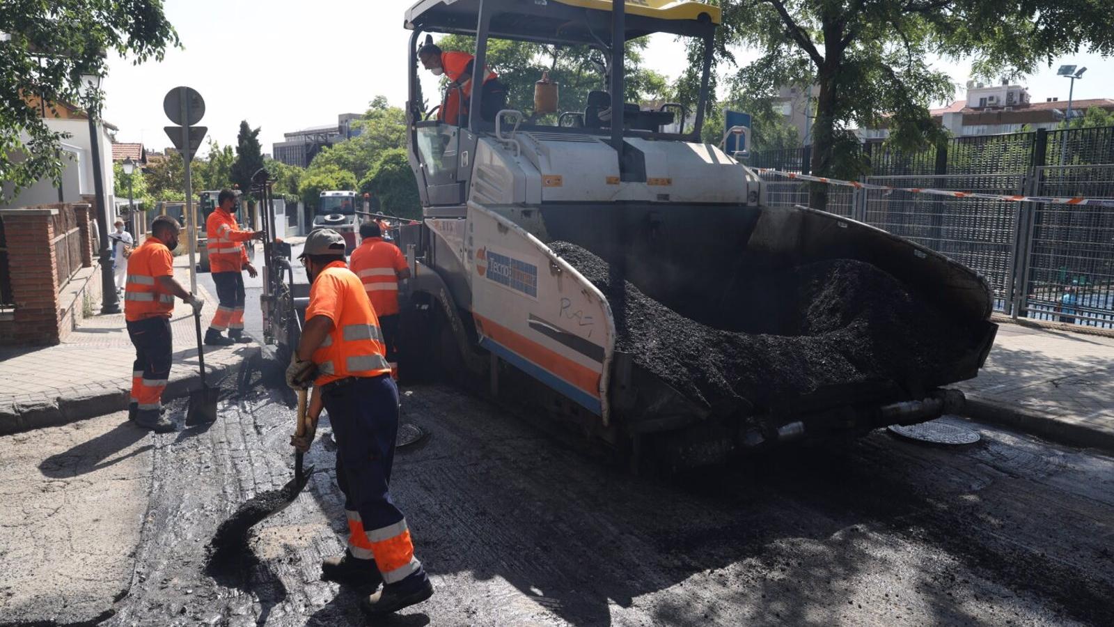 La Operación Asfalto 2021 culminará tras renovar el pavimento de 966 calles y una inversión de 64 millones de euros