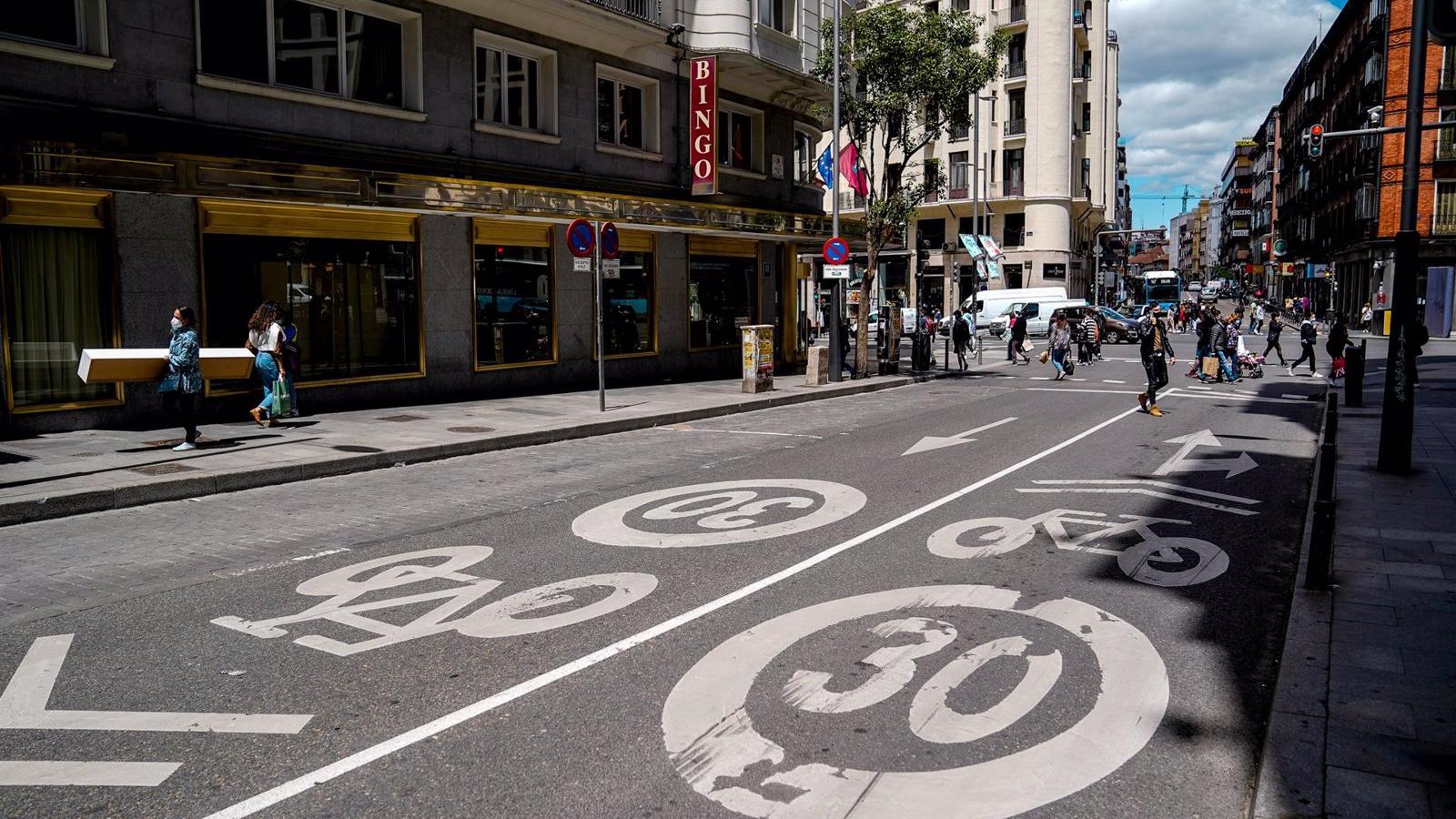 276 calles de los 21 distritos renovarán sus aceras, que serán más accesibles, y peatones ganarán más de 73.500 m2