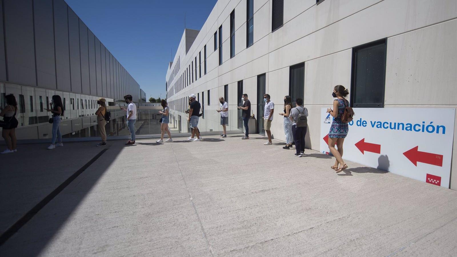 Díaz Ayuso vuelve a exigir más vacunas: "En una comunidad con casi siete millones de personas toda remesa se queda corta"