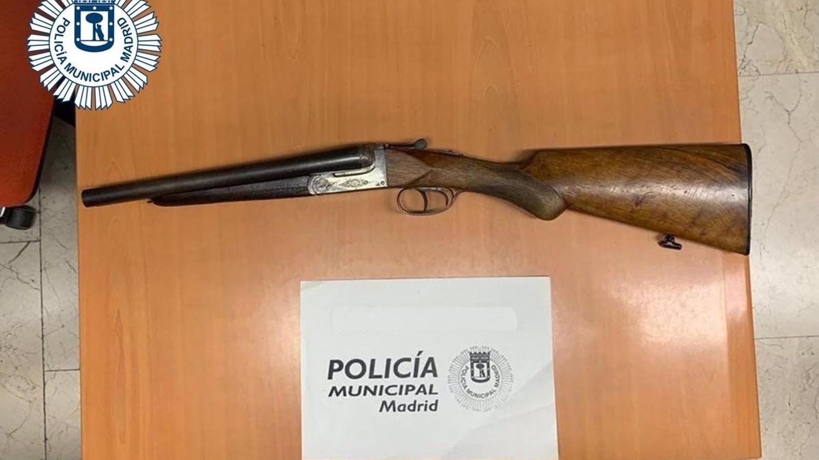 Detenido en Carabanchel tras ser sorprendido con una escopeta de caza en el maletero de su coche