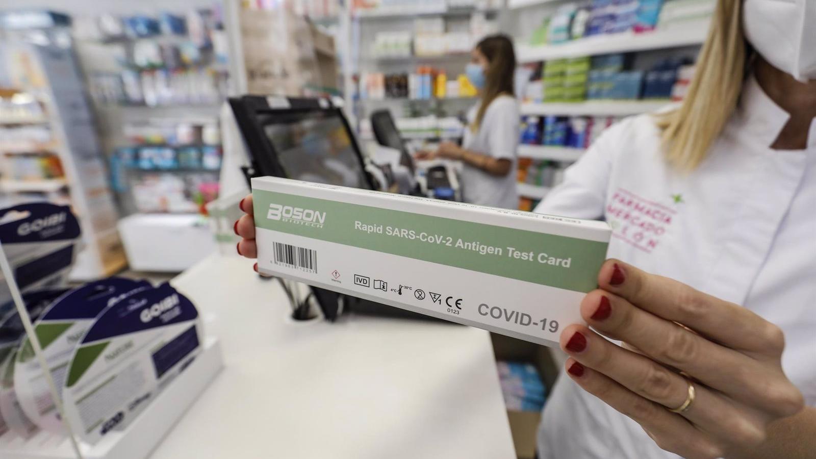 Las farmacias madrileñas vendieron más de 148.000 test de antígenos en la segunda semana de venta sin receta
