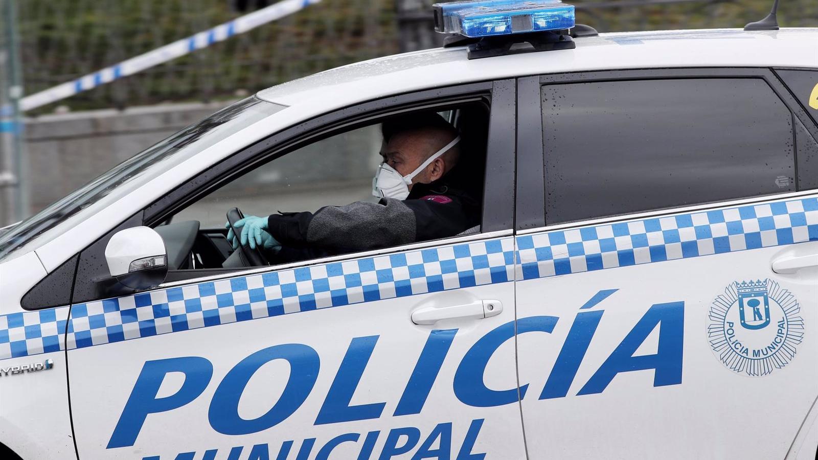 Detenido un joven de 19 años por destrozar una habitación de hotel y enfrentarse a un agente de Policía Local