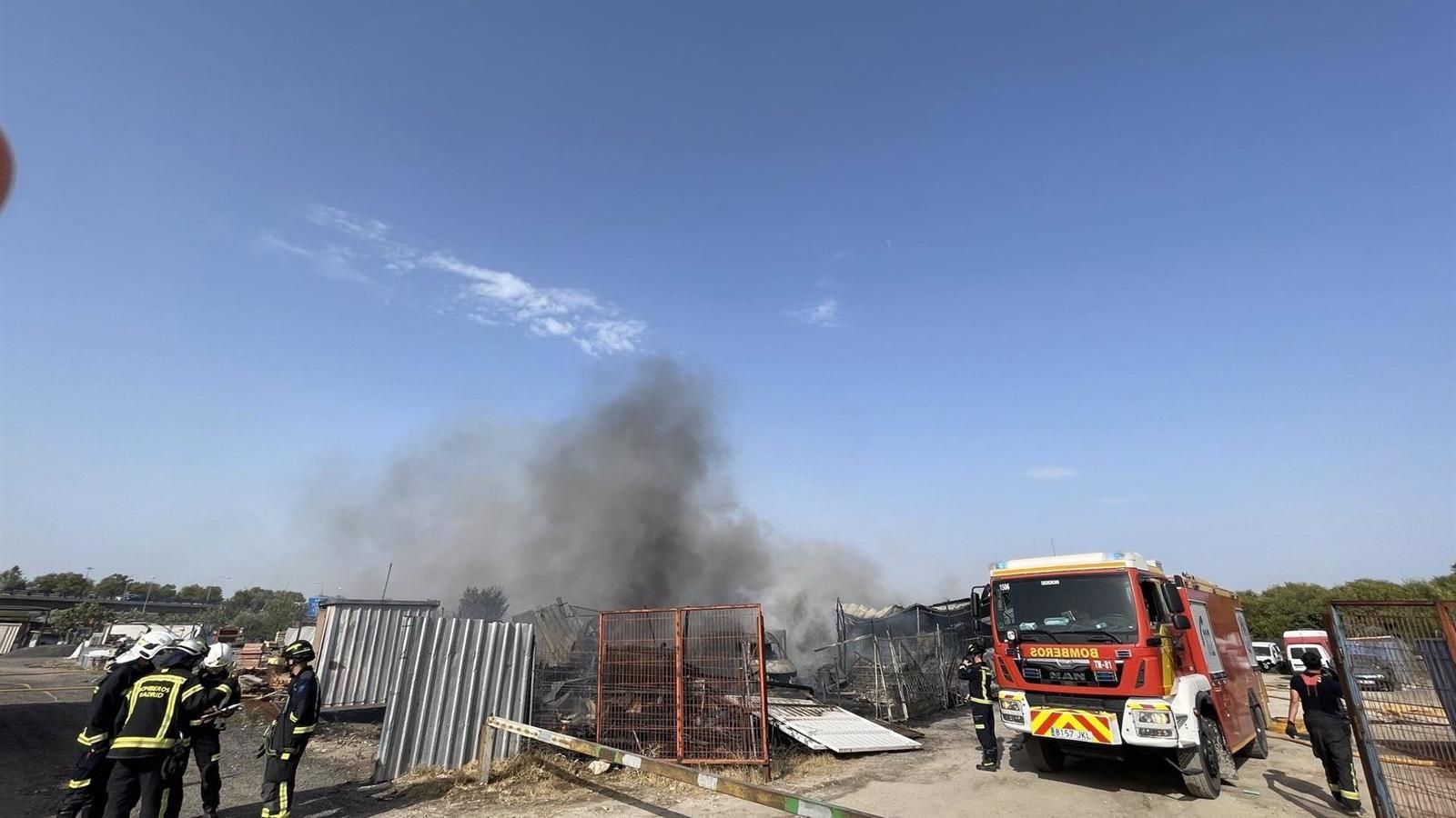 Controlado un incendio en una chatarrería próxima a la M-40