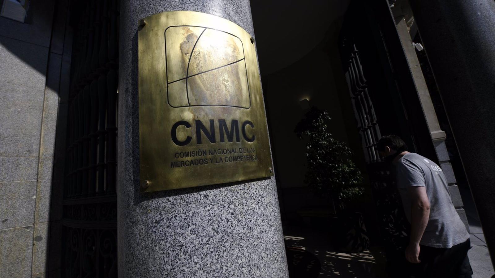 La CNMC multa a 12 empresas con 61 millones, entre ellas Acciona, ACS, OHL, Sacyr, Ferrovial y FCC