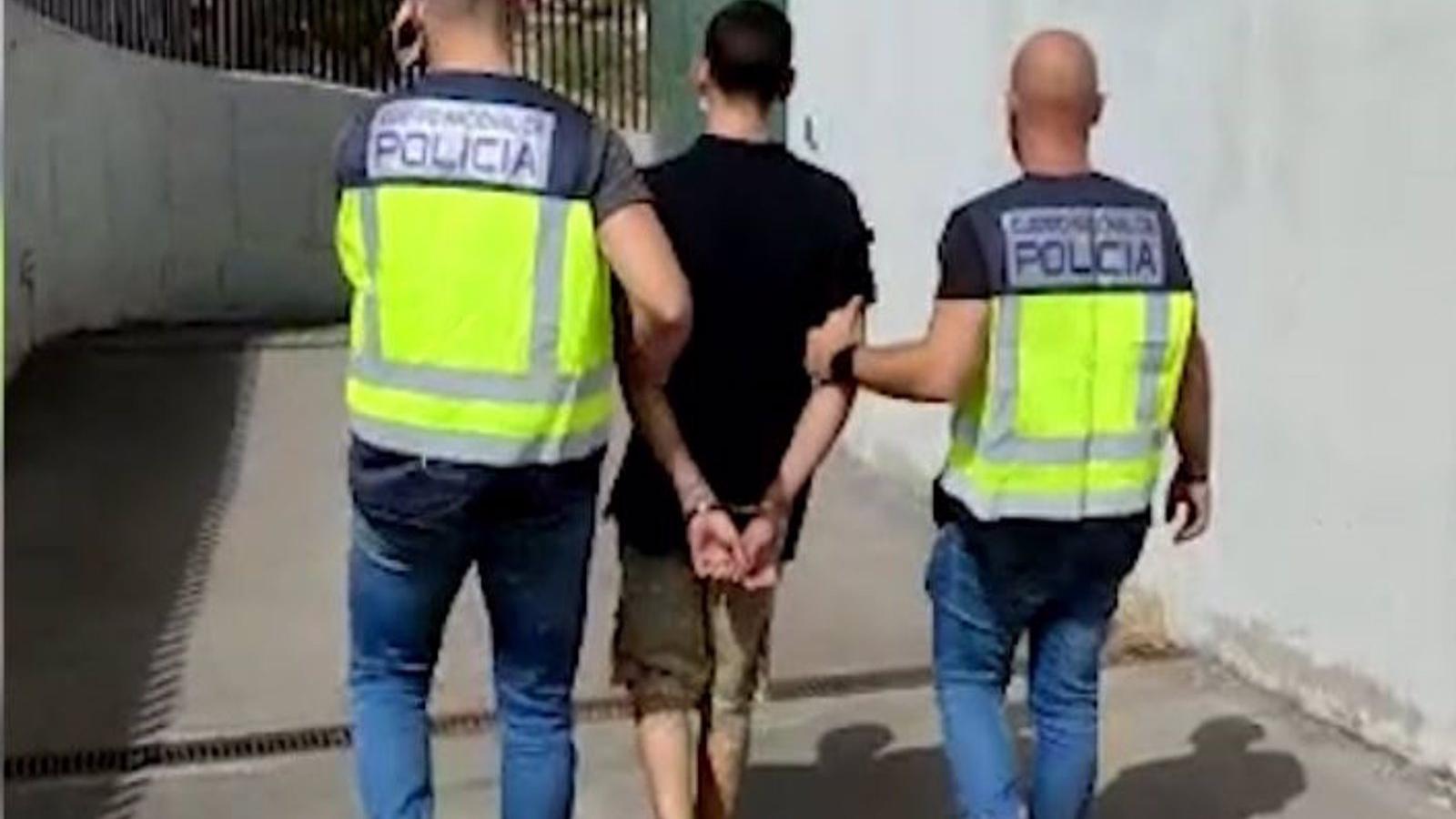 Detenido un hombre por realizar cinco atracos con arma blanca en una misma calle de Usera