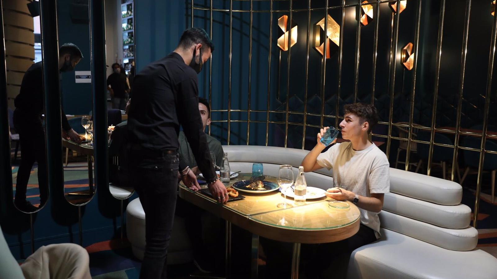 Los afiliados a la Seguridad Social en hostelería y agencias de viajes caen un 0,3% en la región, hasta 198.000