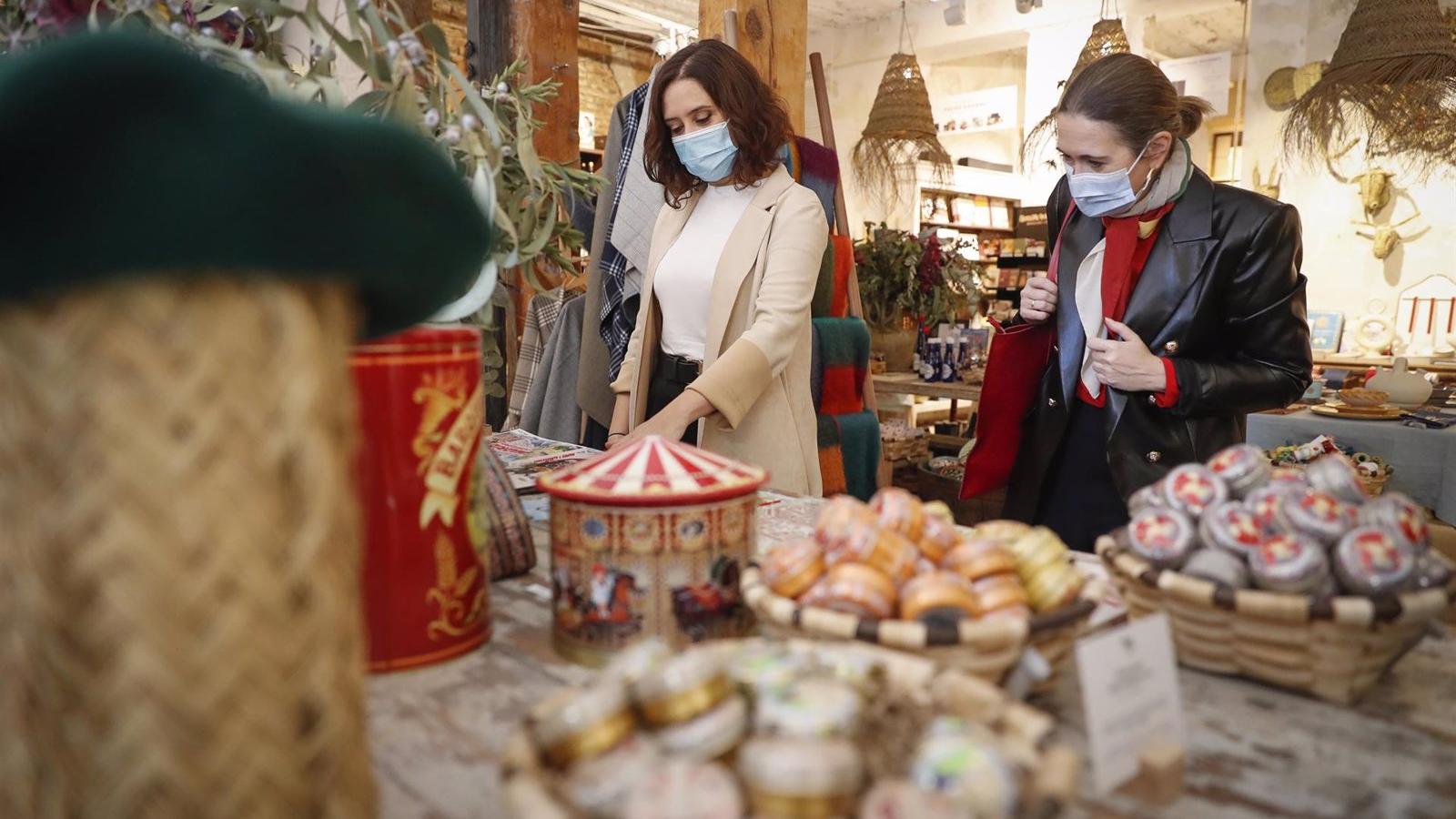 Díaz Ayuso celebra que el comercio minorista en Madrid haya crecido: "Cierres masivos sin alternativa no evitan la pandemia"