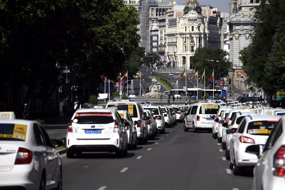 Los taxistas madrileños recibirán cinco millones de euros en ayudas para paliar el impacto de la pandemia en el sector