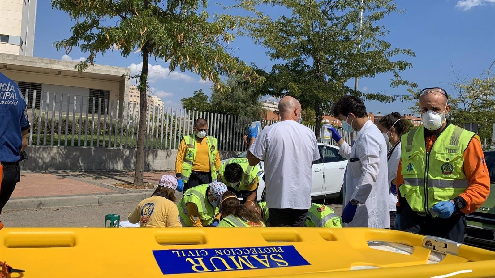 Herida muy grave una mujer arrollada por un coche cuando cruzaba un paso de cebra en Vallecas