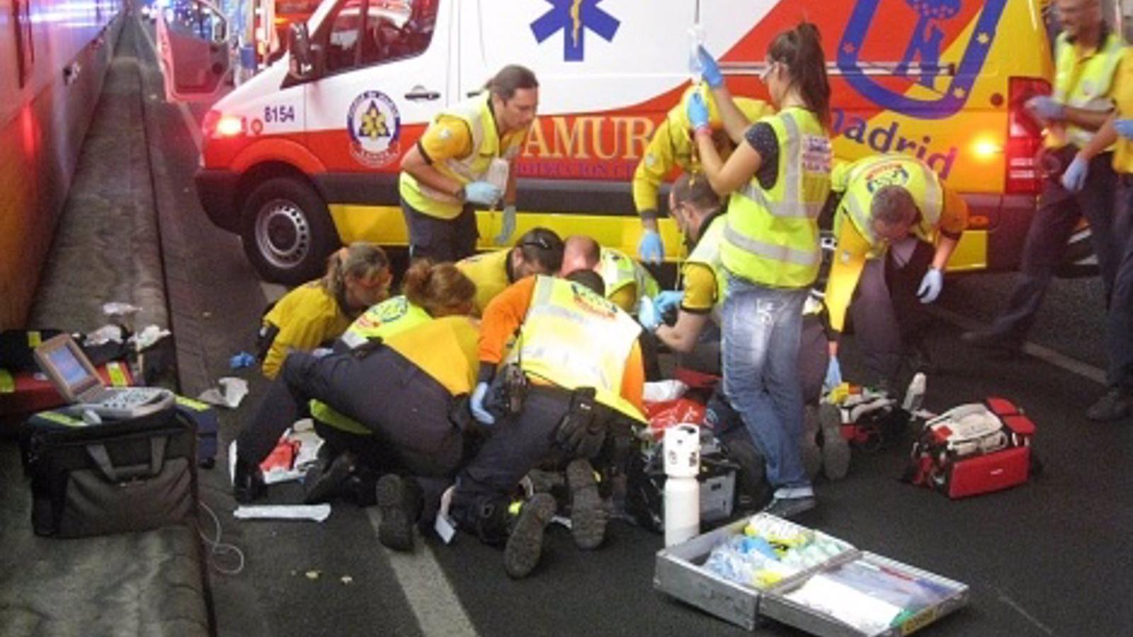 Trasladado grave al hospital un hombre con una herida de arma blanca en Puente de Vallecas