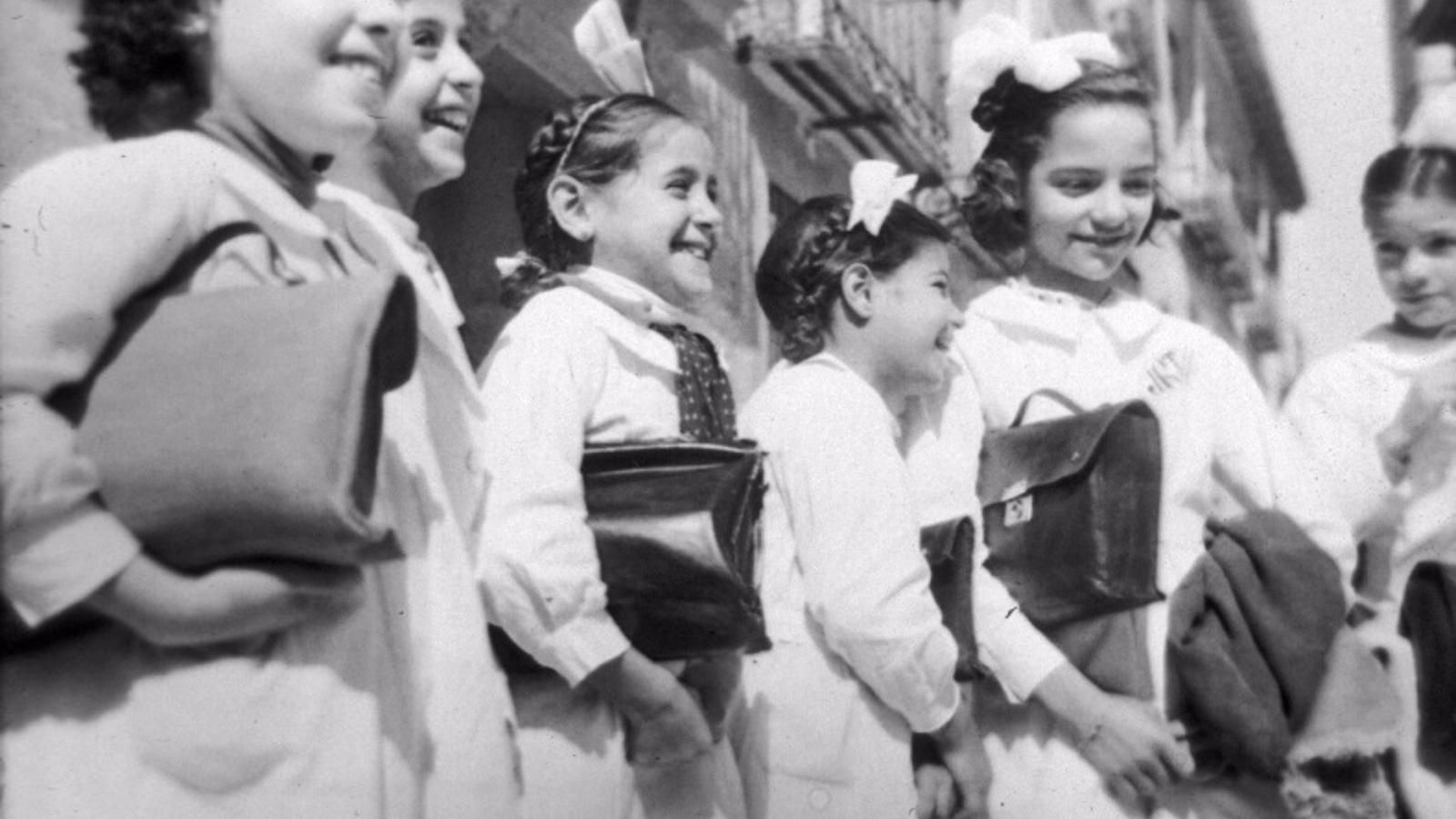 Una exposición online de la Comunidad muestra cómo era la vuelta al cole de los madrileños el siglo pasado