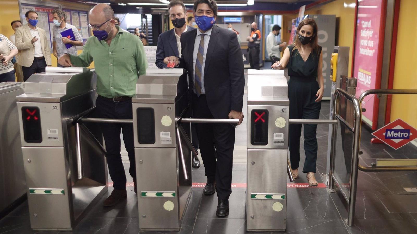 Pérez acusa al alcalde de Arganda de retrasar el fin de las obras de L9 de Metro por no permitir trabajar de noche Pérez acusa al alcalde de Arganda de retrasar el fin de las obras de L9 de Metro por no permitir trabajar de noche