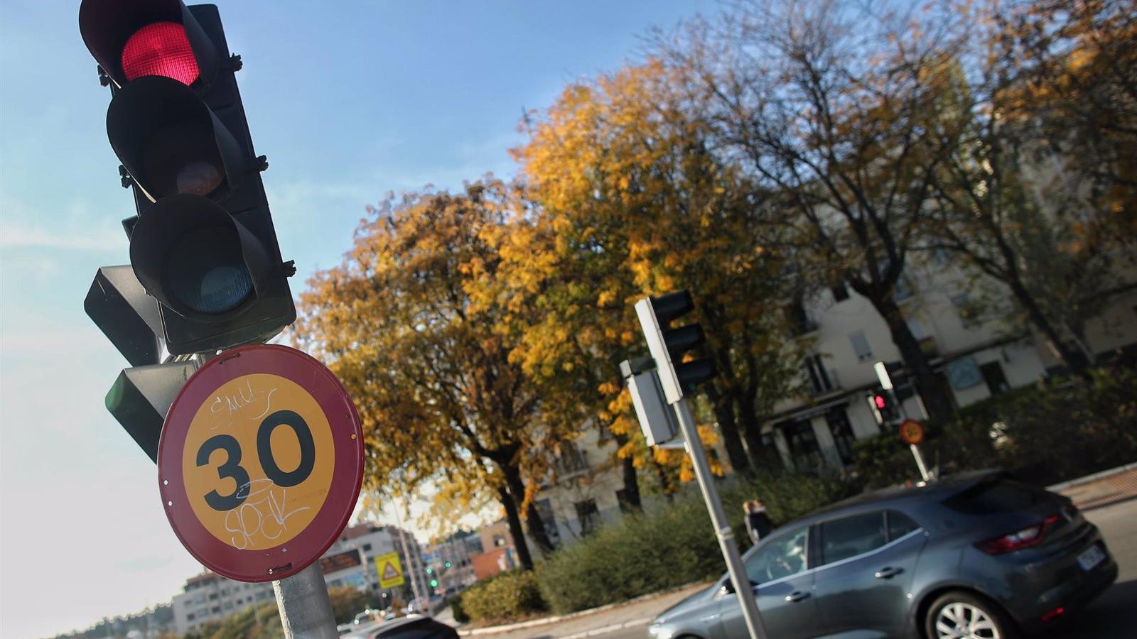 Madrid reducirá a 15 km/h la velocidad en calles de plataforma única y habrá bus a demanda diurno en algunas zonas