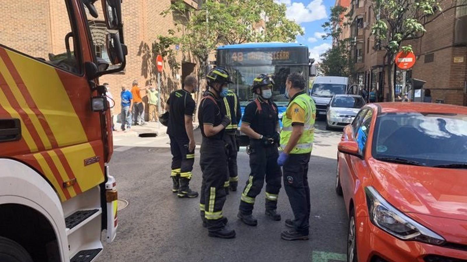Herida grave una pasajera de un autobús que colisionó contra un coche en la Guindalera
