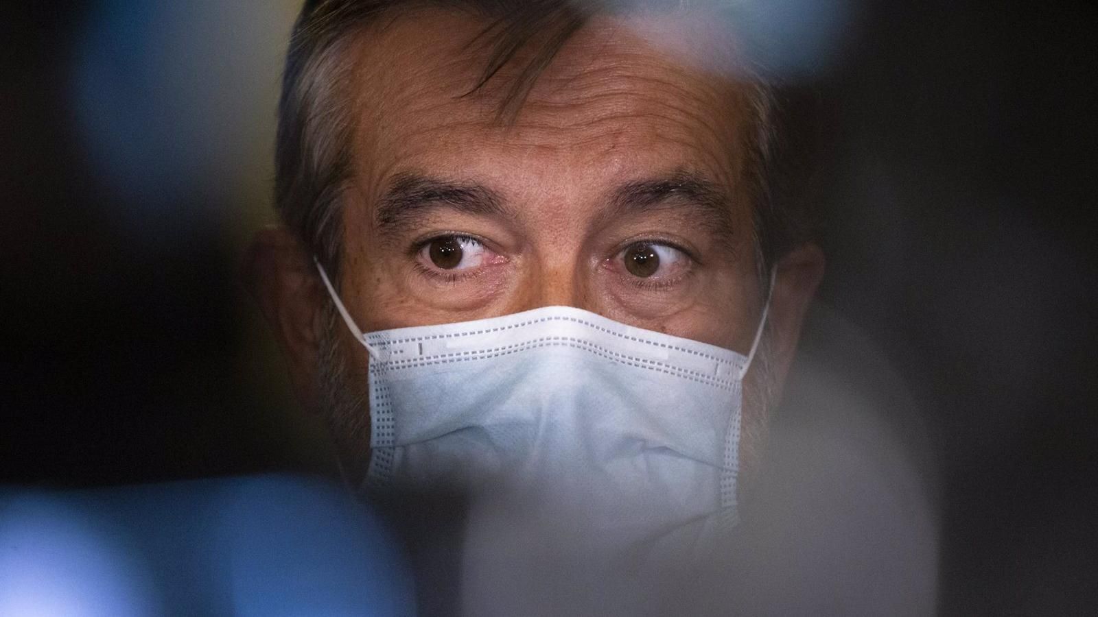 Enrique López señala la Enrique López señala la