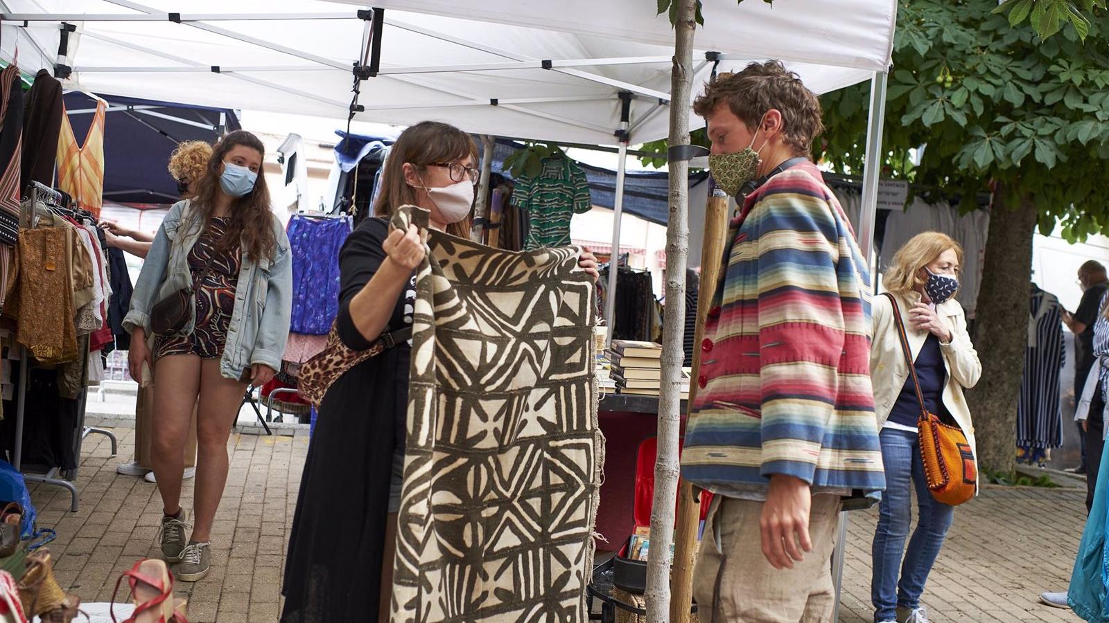 Martínez-Almeida asegura que El Rastro tendrá la totalidad de sus puestos "cuando se pueda"