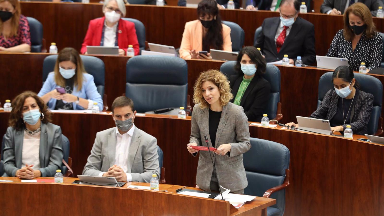 El PSOE acusa a Díaz Ayuso de "populismo fiscal" y esta insiste en no subir impuestos como quieren sus socios independentistas