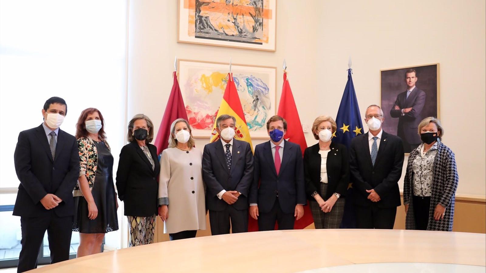 Martínez-Almeida ensalza el trabajo de los farmacéuticos madrileños y su "dedicación y compromiso" en la pandemia