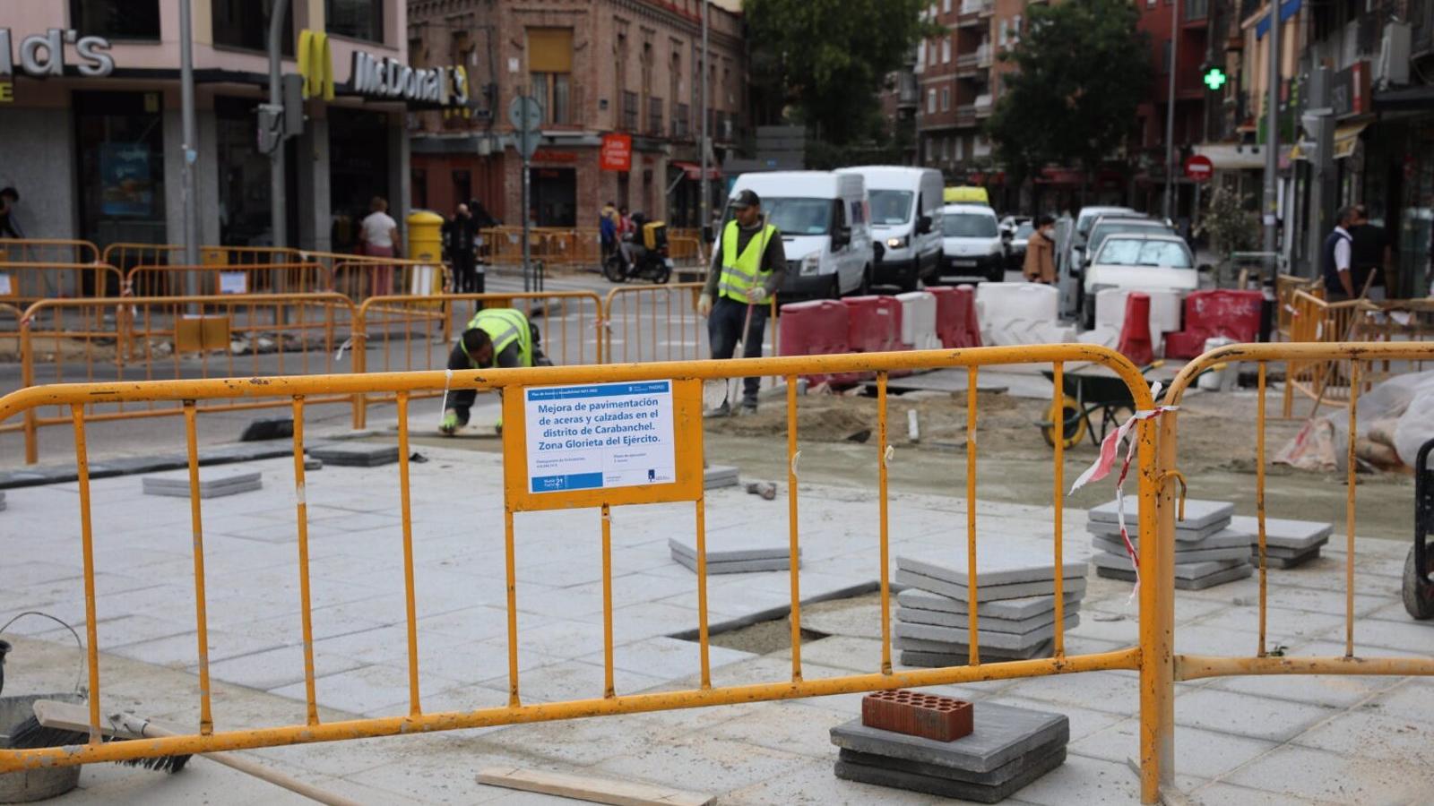 Las obras en la glorieta del Ejército, en Carabanchel, eliminará barreras y los peatones ganarán 570 m2