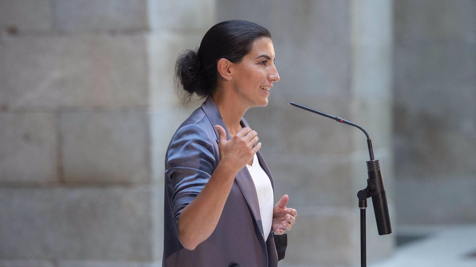 Monasterio ve razonable bajar un 10% la financiación de Telemadrid