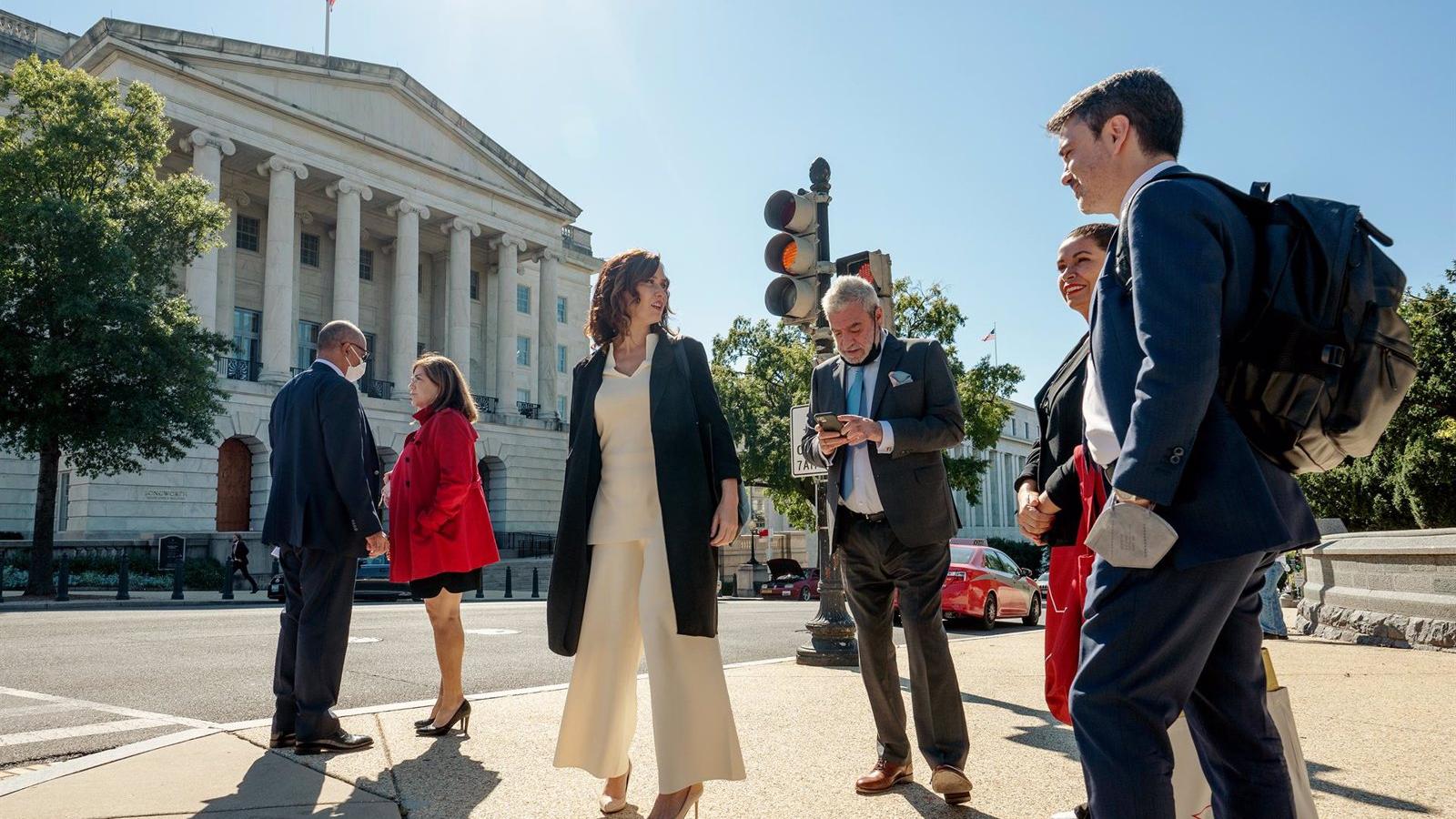 Díaz Ayuso finaliza su viaje en EEUU tras 13 encuentros institucionales y 17 entrevistas a medios