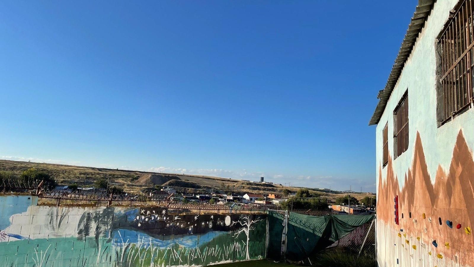 Cáritas denuncia la situación &quot;inhumana&quot; de las familias de la Cañada Real por la falta de luz y la pandemia