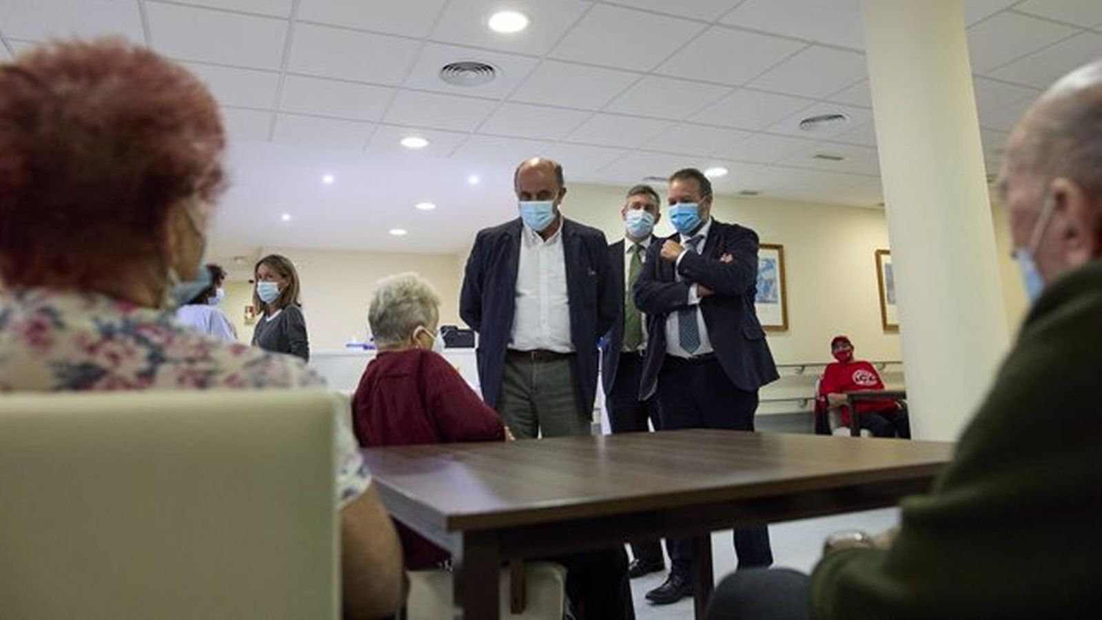 Zapatero recuerda la importancia de llevar mascarilla en interiores y pide "respeto" al virus