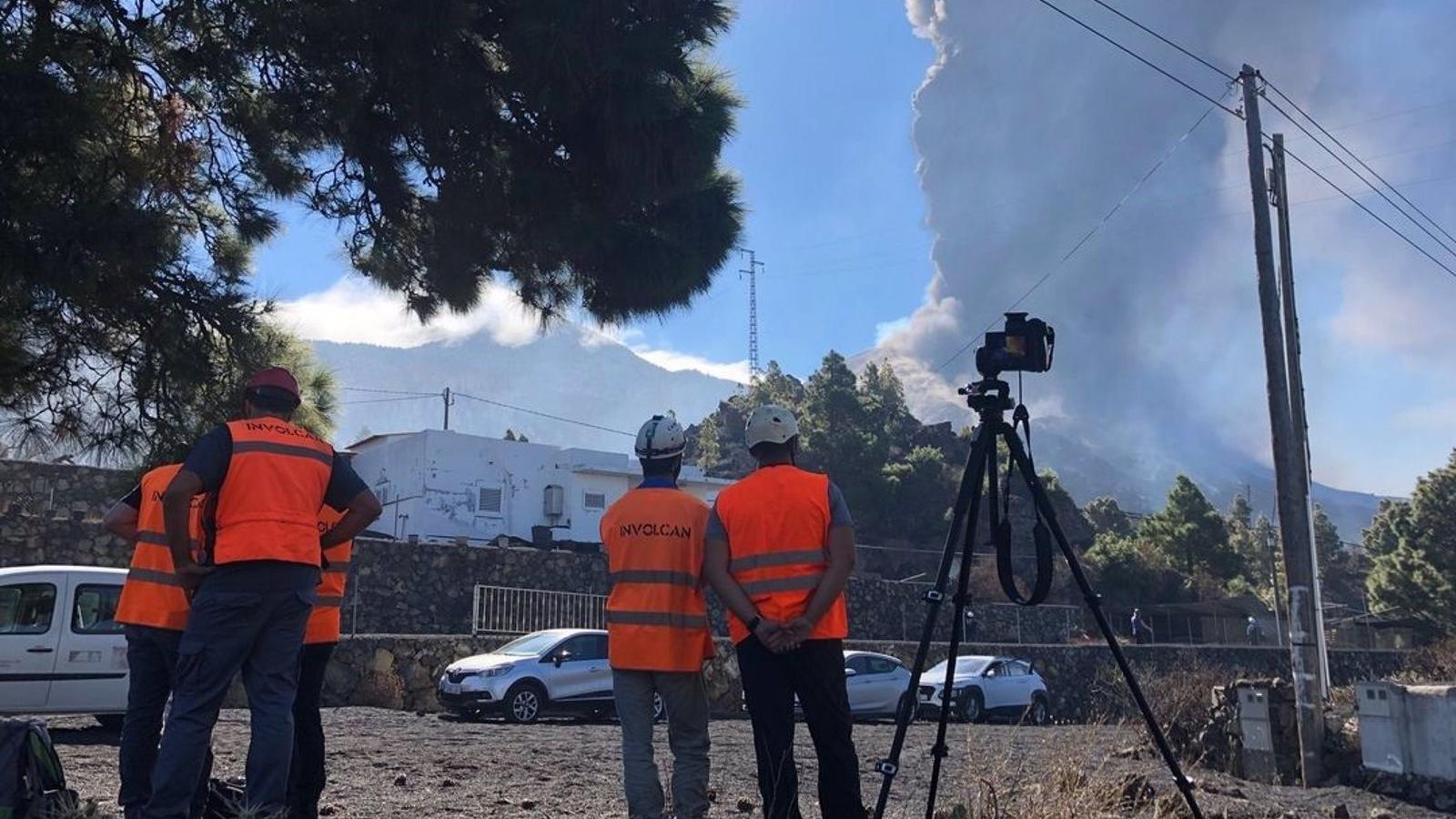 El volcán de La Palma emite 250.000 toneladas de SO2 y 35 millones de m3 de magma desde que entró en erupción