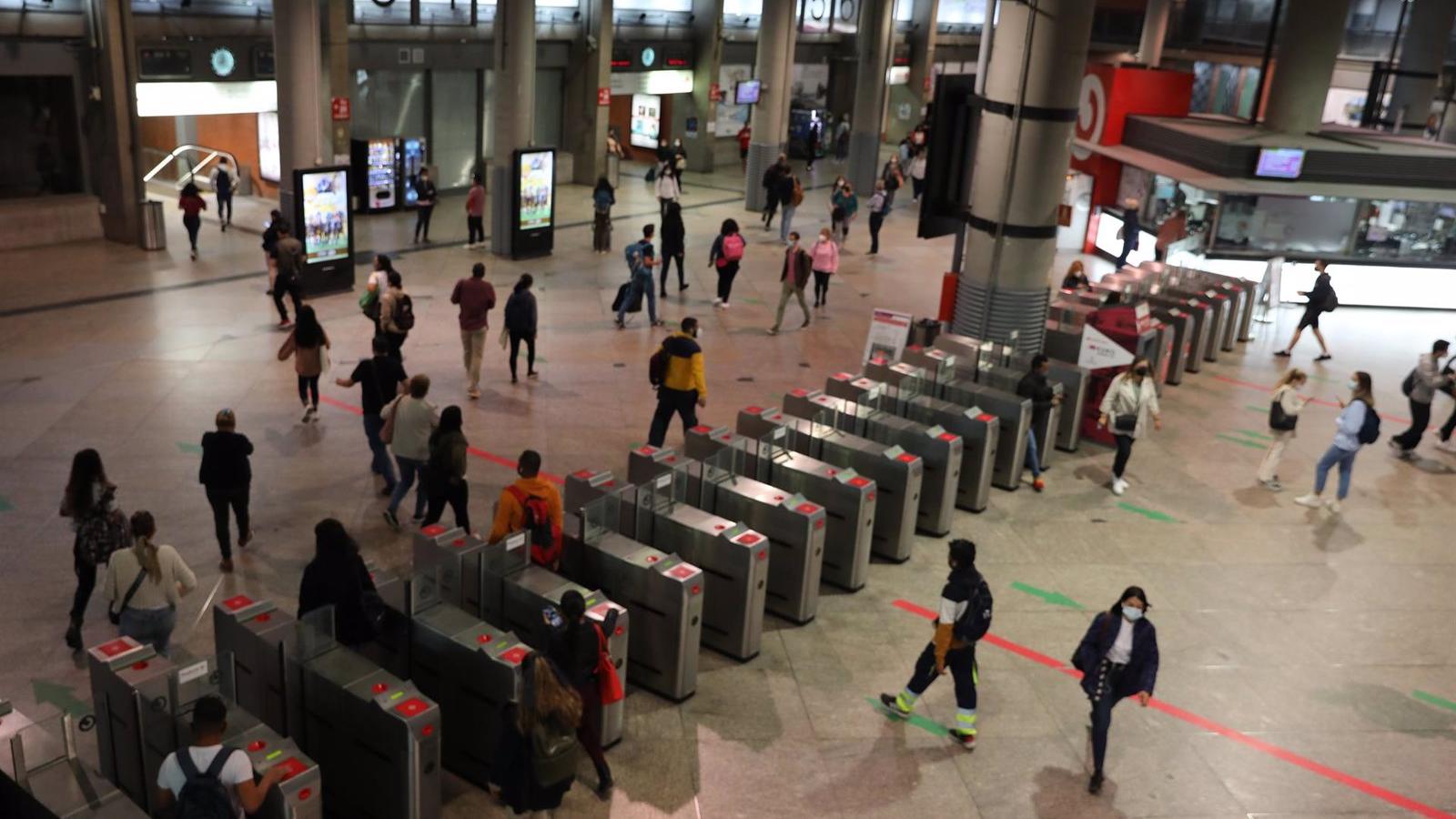 El Gobierno pide a los maquinistas de Renfe cumplir con los servicios mínimos durante la huelga El Gobierno pide a los maquinistas de Renfe cumplir con los servicios mínimos durante la huelga