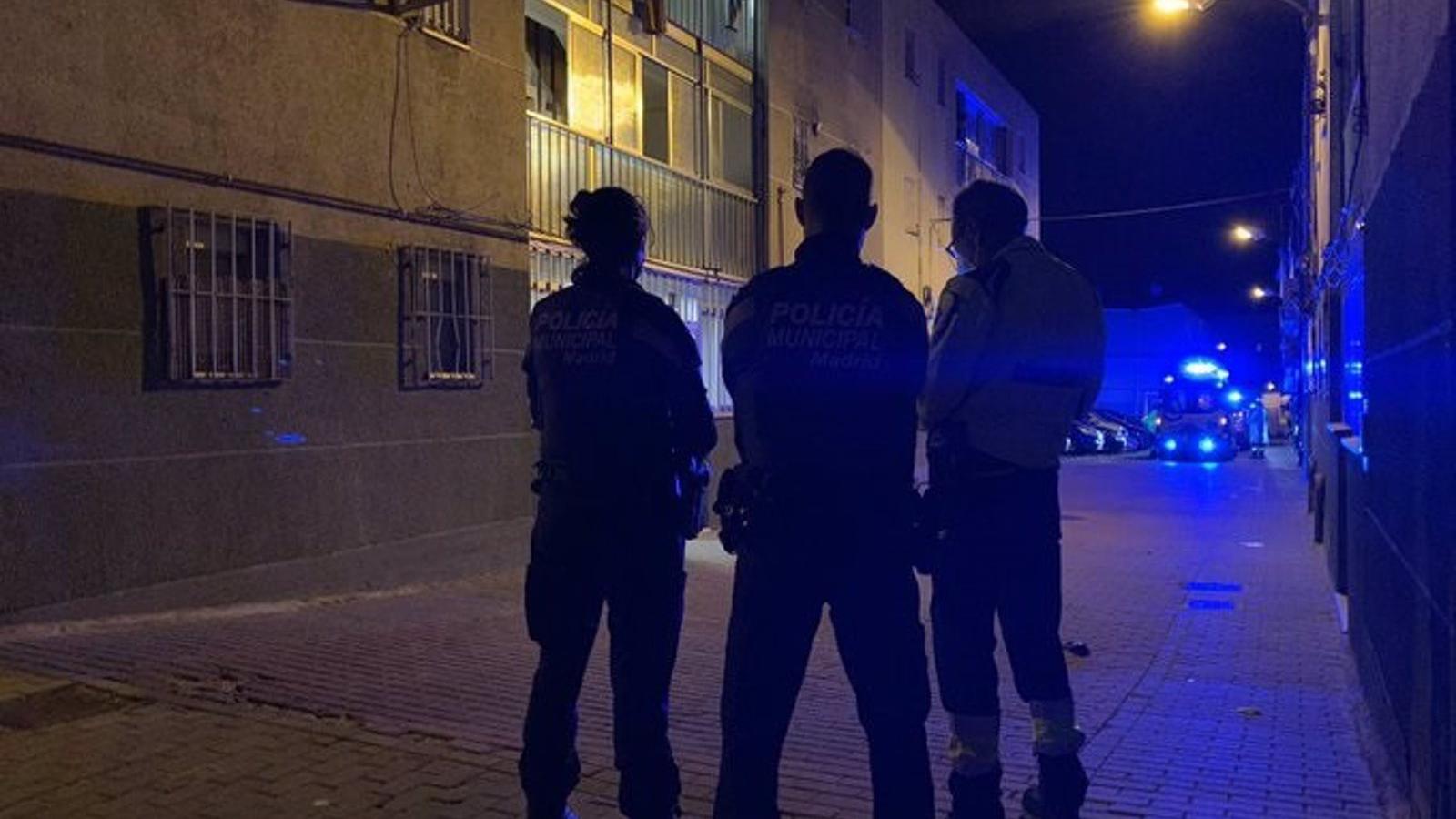 La Policía investiga como un ajuste de cuentas entre toxicómanos el apuñalamiento mortal de anoche en San Blas La Policía investiga como un ajuste de cuentas entre toxicómanos el apuñalamiento mortal de anoche en San Blas